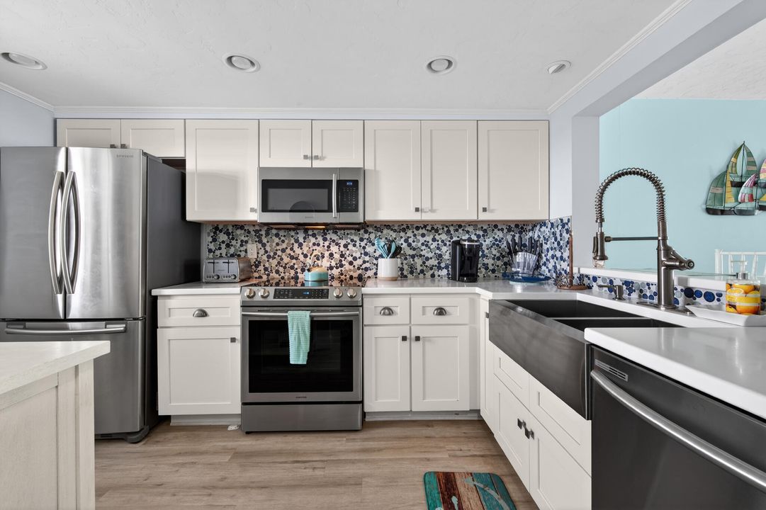 For Sale: $379,000 (2 beds, 2 baths, 1053 Square Feet)