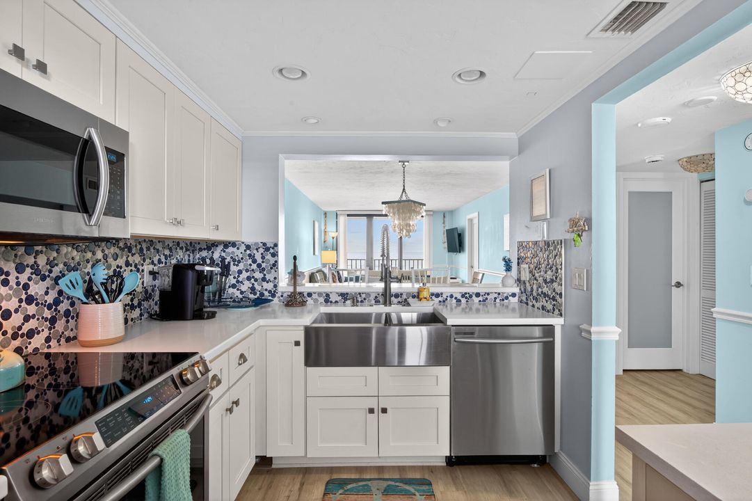 For Sale: $379,000 (2 beds, 2 baths, 1053 Square Feet)