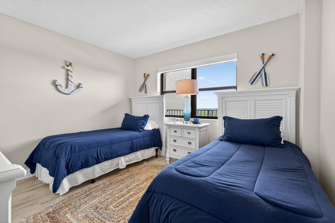 For Sale: $379,000 (2 beds, 2 baths, 1053 Square Feet)