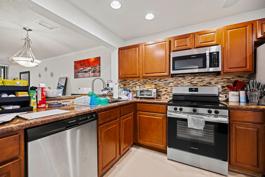 待售: $315,000 (2 贝兹, 2 浴室, 1244 平方英尺)