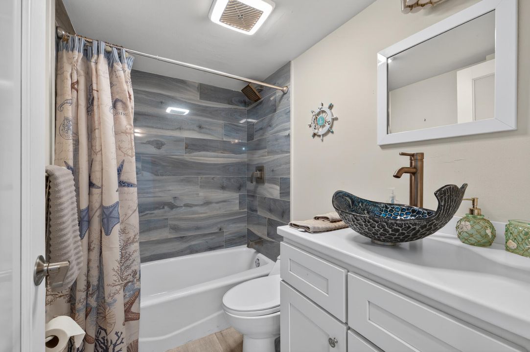 For Sale: $379,000 (2 beds, 2 baths, 1053 Square Feet)