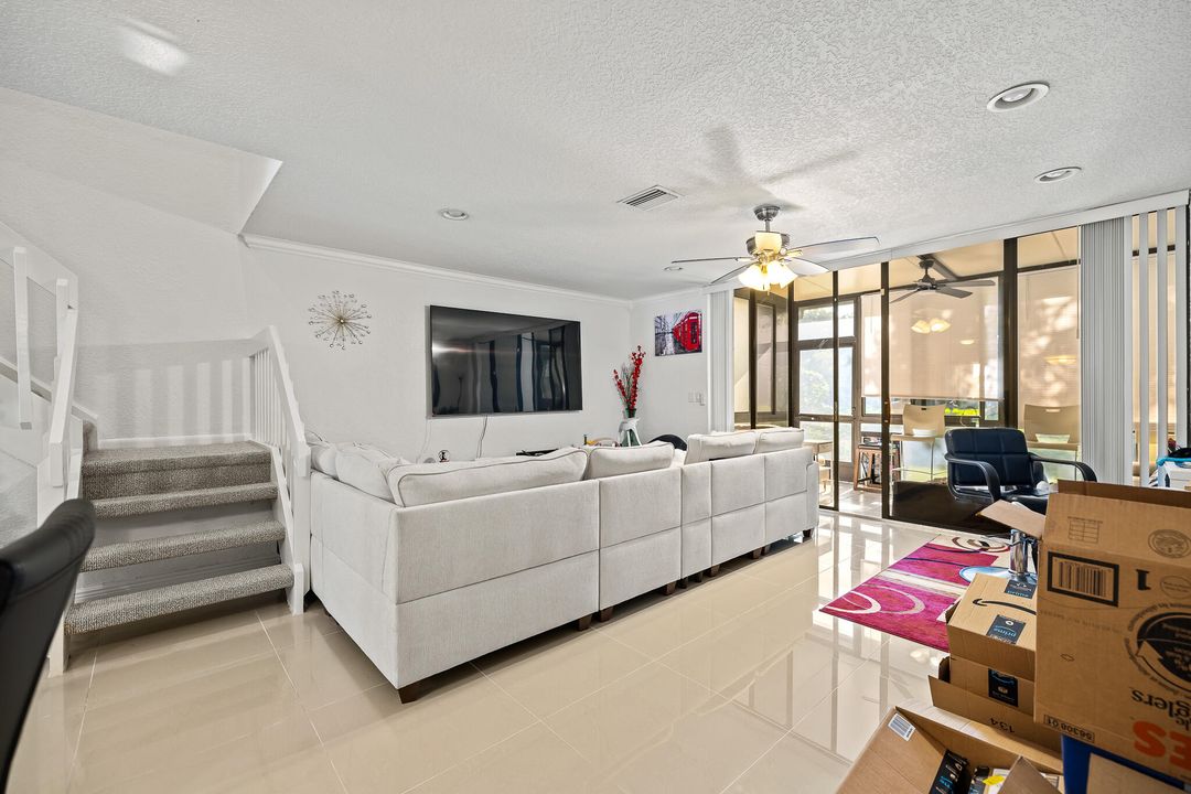 待售: $315,000 (2 贝兹, 2 浴室, 1244 平方英尺)