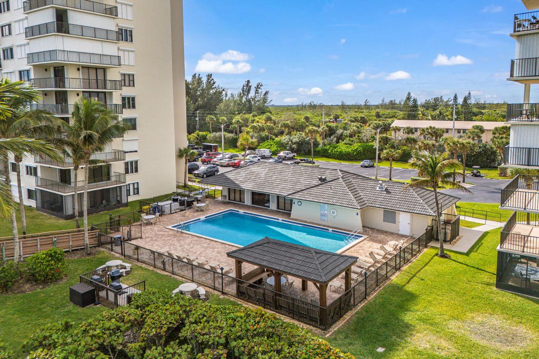 For Sale: $379,000 (2 beds, 2 baths, 1053 Square Feet)