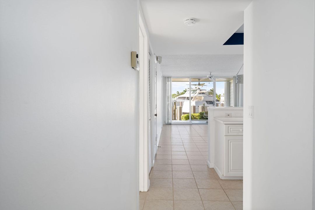 For Sale: $525,000 (2 beds, 2 baths, 1100 Square Feet)