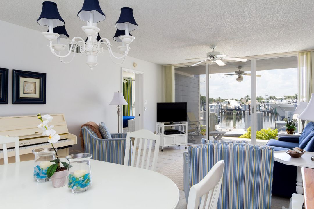 For Sale: $525,000 (2 beds, 2 baths, 1100 Square Feet)