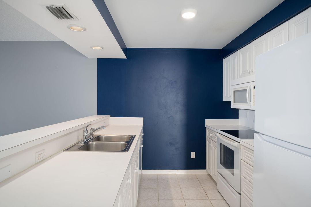 For Sale: $525,000 (2 beds, 2 baths, 1100 Square Feet)