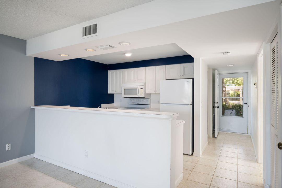 For Sale: $525,000 (2 beds, 2 baths, 1100 Square Feet)