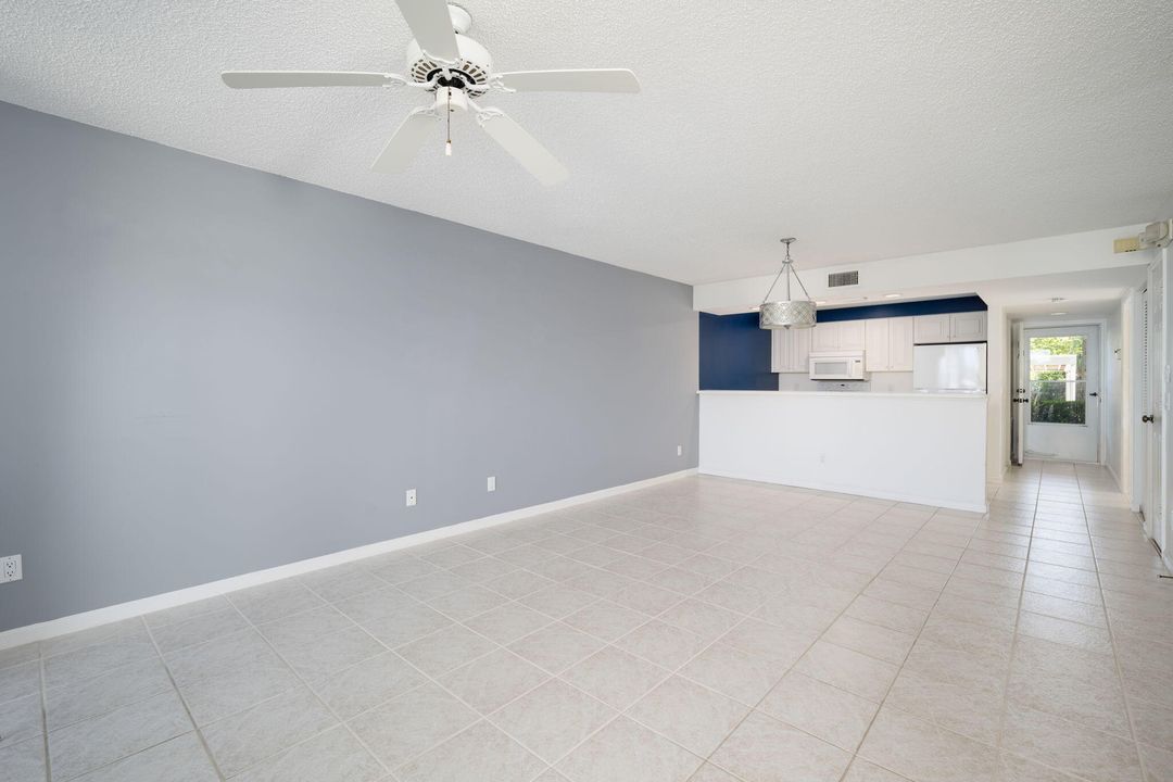 For Sale: $525,000 (2 beds, 2 baths, 1100 Square Feet)