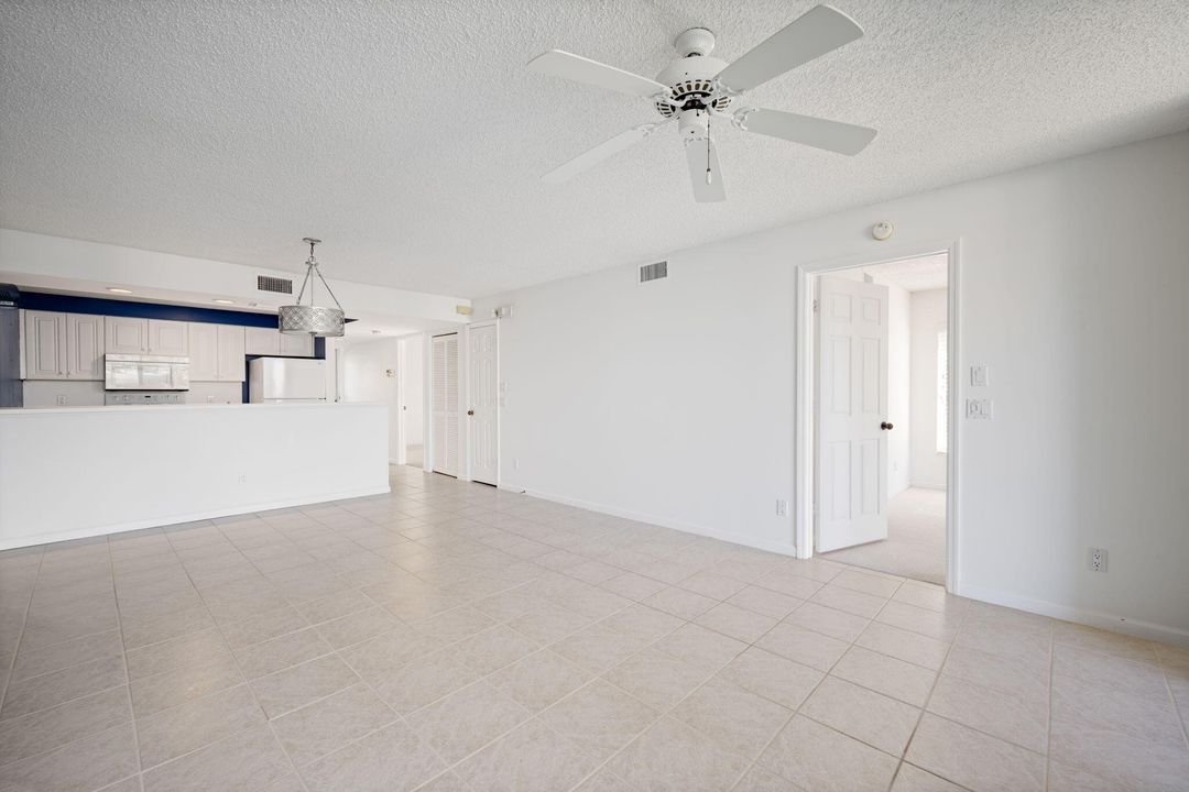 For Sale: $525,000 (2 beds, 2 baths, 1100 Square Feet)