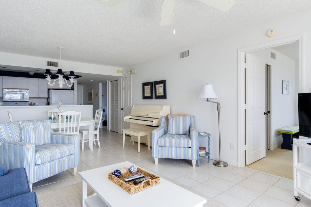 For Sale: $525,000 (2 beds, 2 baths, 1100 Square Feet)