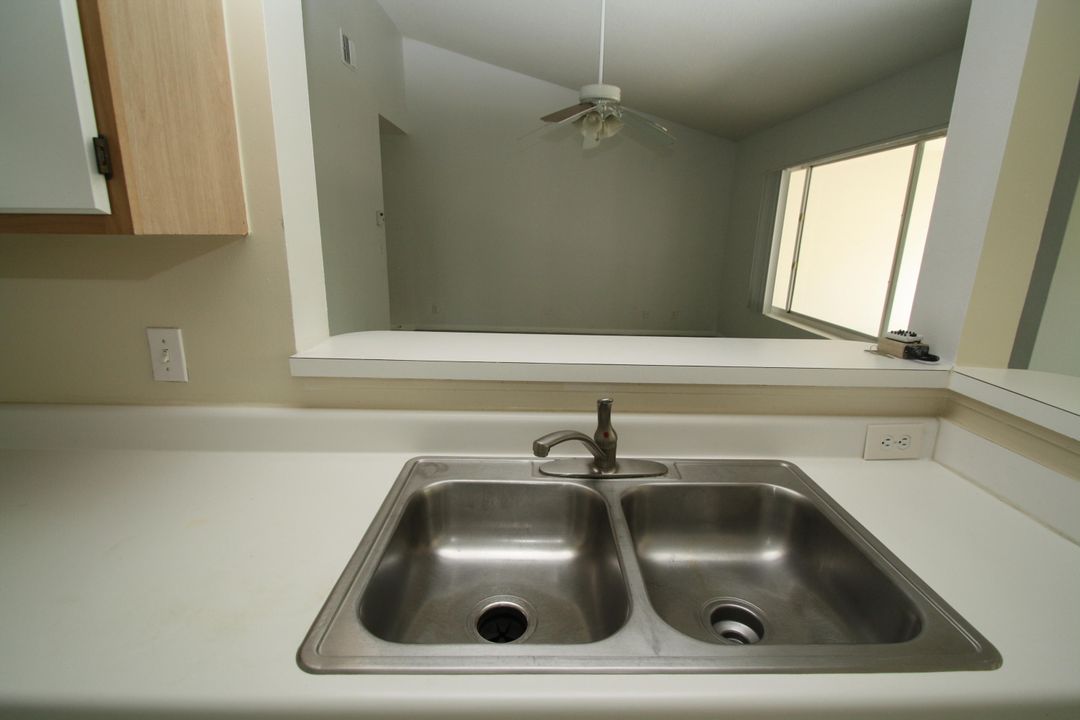 出租: $1,900 (2 贝兹, 2 浴室, 1104 平方英尺)