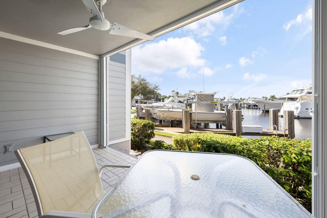 For Sale: $525,000 (2 beds, 2 baths, 1100 Square Feet)