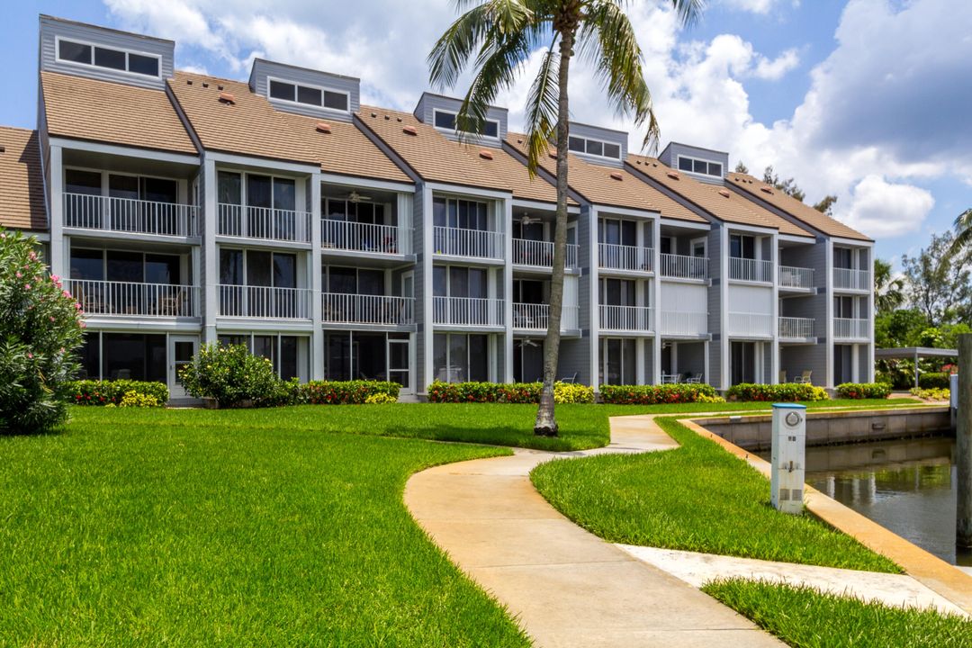 For Sale: $525,000 (2 beds, 2 baths, 1100 Square Feet)