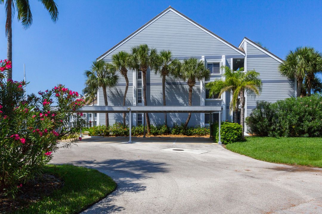 For Sale: $525,000 (2 beds, 2 baths, 1100 Square Feet)