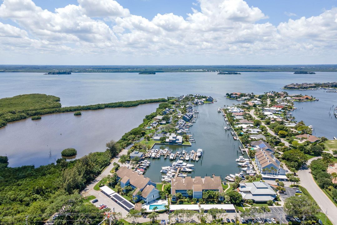 For Sale: $525,000 (2 beds, 2 baths, 1100 Square Feet)