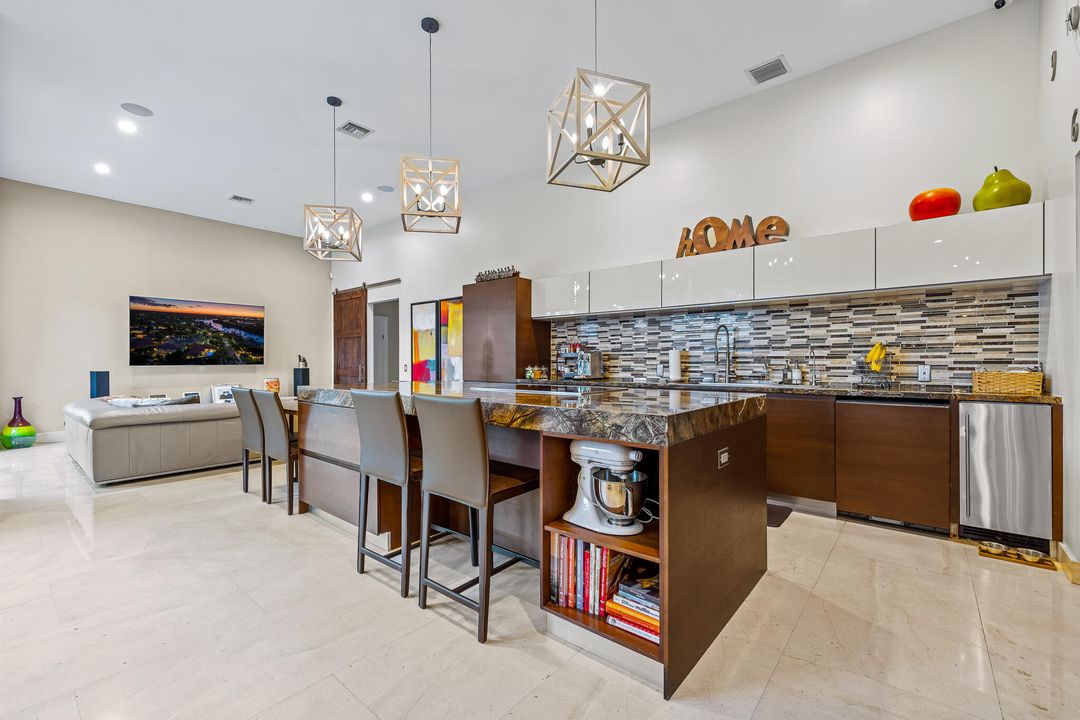 En Venta: $1,549,000 (5 camas, 3 baños, 2992 Pies cuadrados)