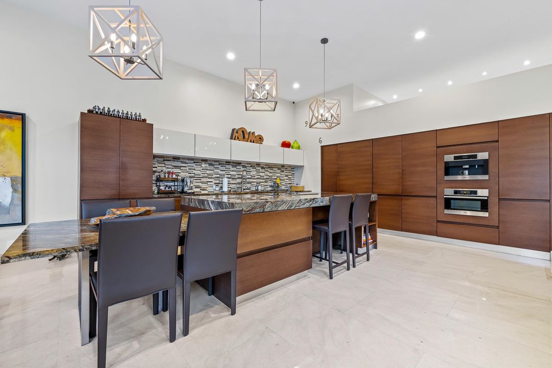 En Venta: $1,549,000 (5 camas, 3 baños, 2992 Pies cuadrados)