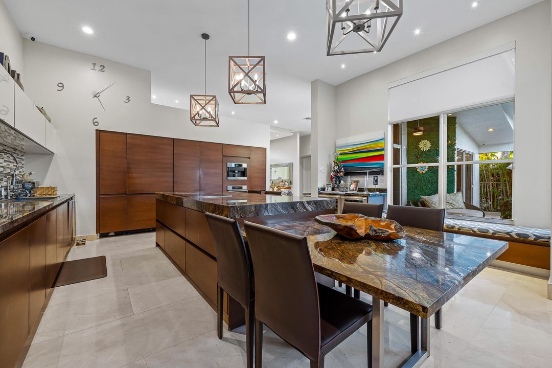 En Venta: $1,549,000 (5 camas, 3 baños, 2992 Pies cuadrados)