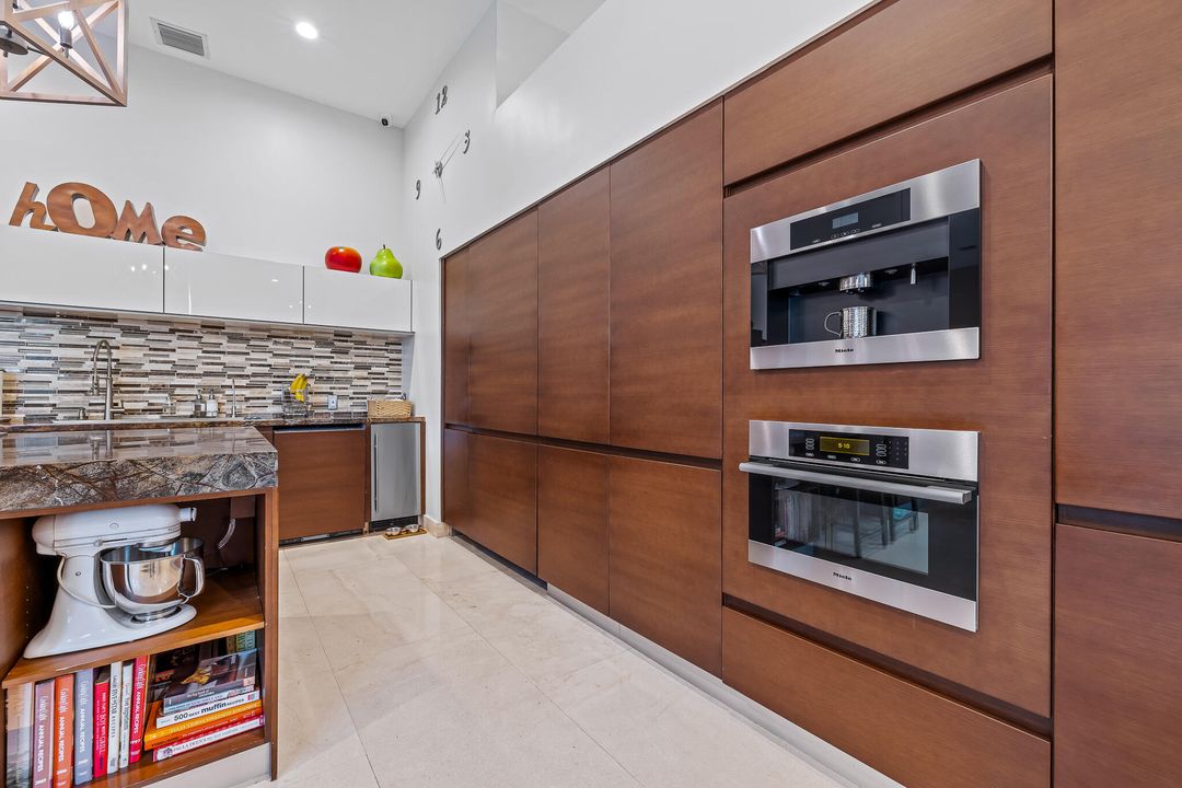 En Venta: $1,549,000 (5 camas, 3 baños, 2992 Pies cuadrados)