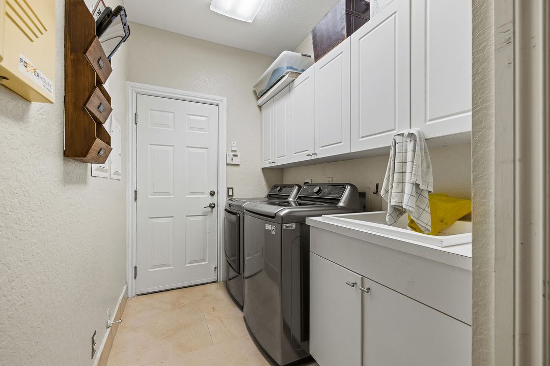 En Venta: $1,549,000 (5 camas, 3 baños, 2992 Pies cuadrados)