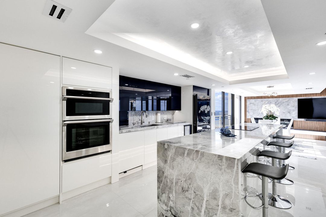 For Sale: $1,600,000 (2 beds, 2 baths, 1529 Square Feet)