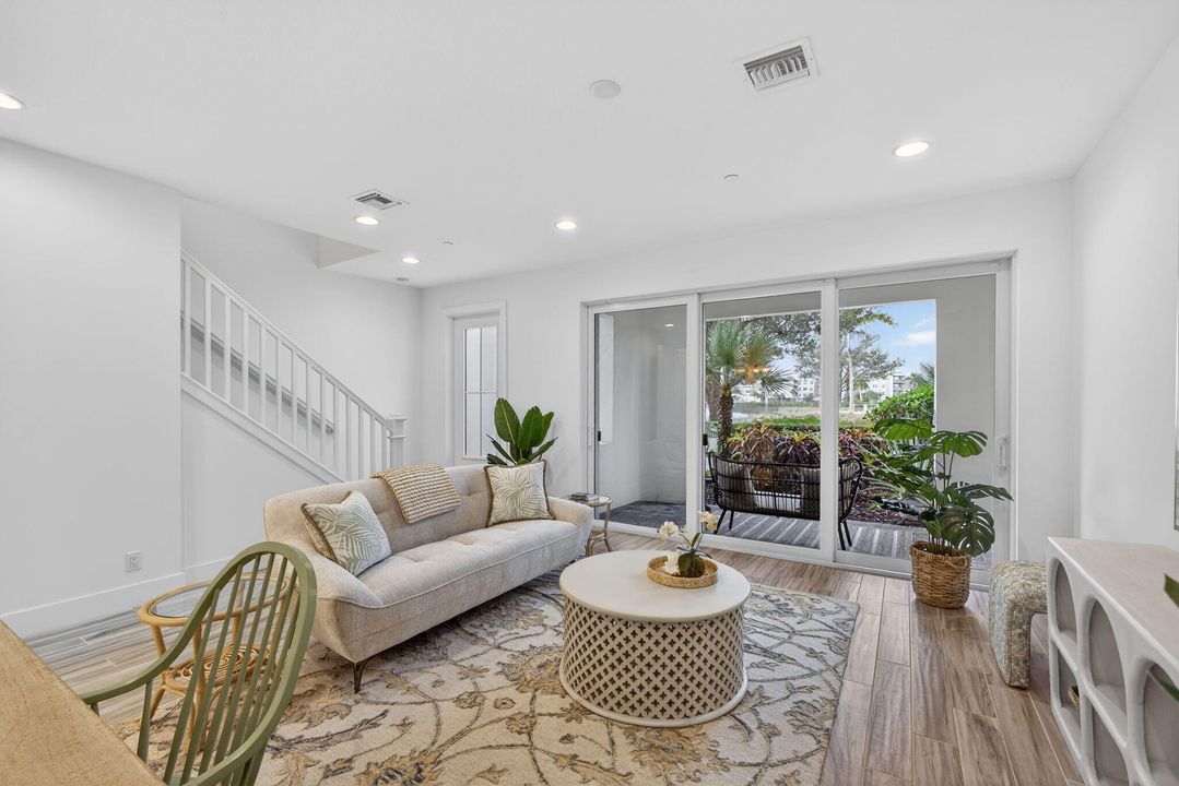 For Sale: $920,000 (4 beds, 3 baths, 2750 Square Feet)