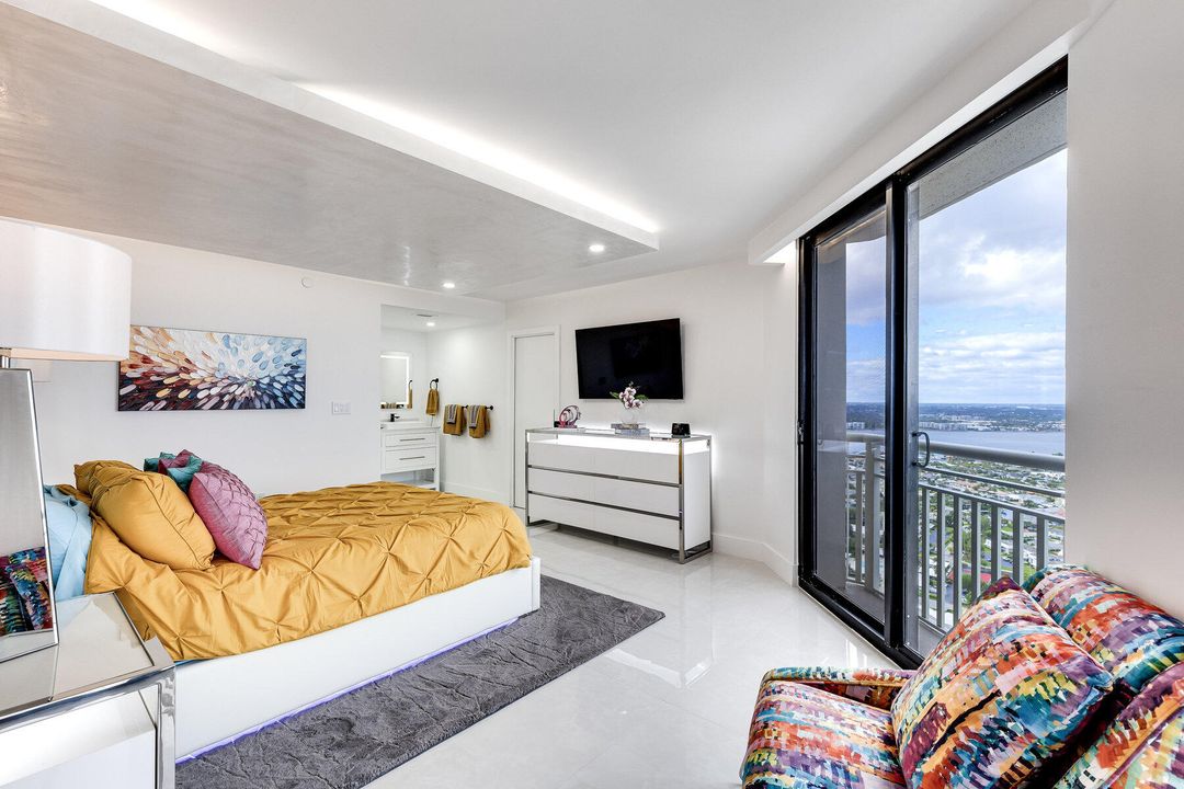 For Sale: $1,600,000 (2 beds, 2 baths, 1529 Square Feet)