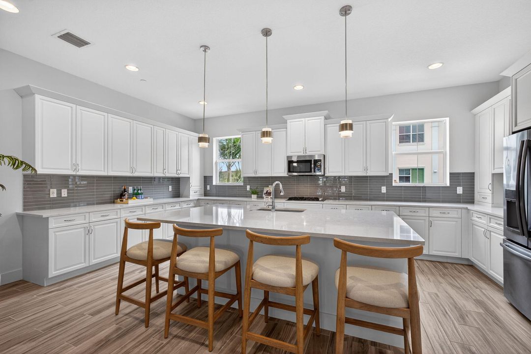 For Sale: $920,000 (4 beds, 3 baths, 2750 Square Feet)