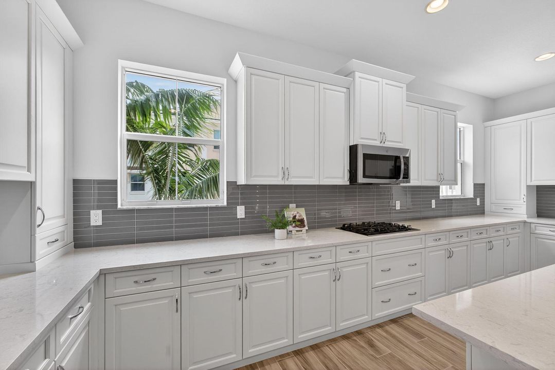 For Sale: $920,000 (4 beds, 3 baths, 2750 Square Feet)