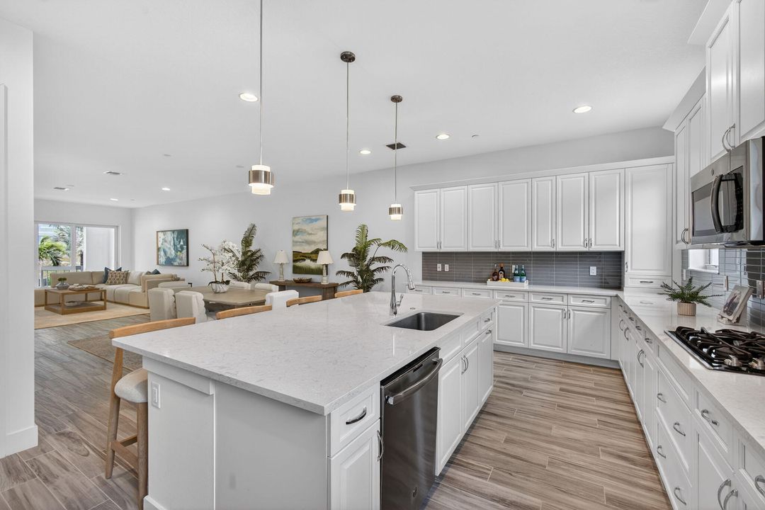 For Sale: $920,000 (4 beds, 3 baths, 2750 Square Feet)