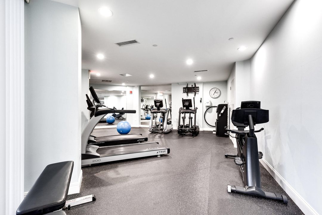 For Sale: $1,600,000 (2 beds, 2 baths, 1529 Square Feet)