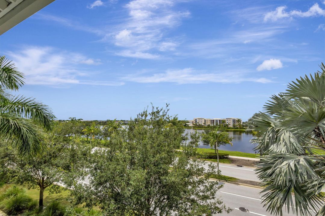 For Sale: $920,000 (4 beds, 3 baths, 2750 Square Feet)