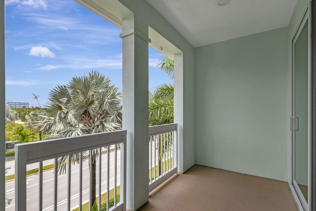 For Sale: $920,000 (4 beds, 3 baths, 2750 Square Feet)