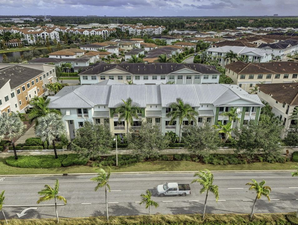 For Sale: $920,000 (4 beds, 3 baths, 2750 Square Feet)