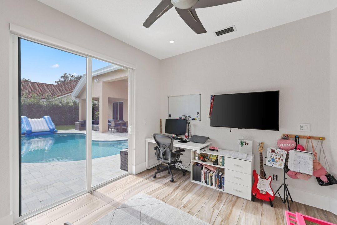 En Venta: $1,895,000 (4 camas, 2 baños, 2775 Pies cuadrados)