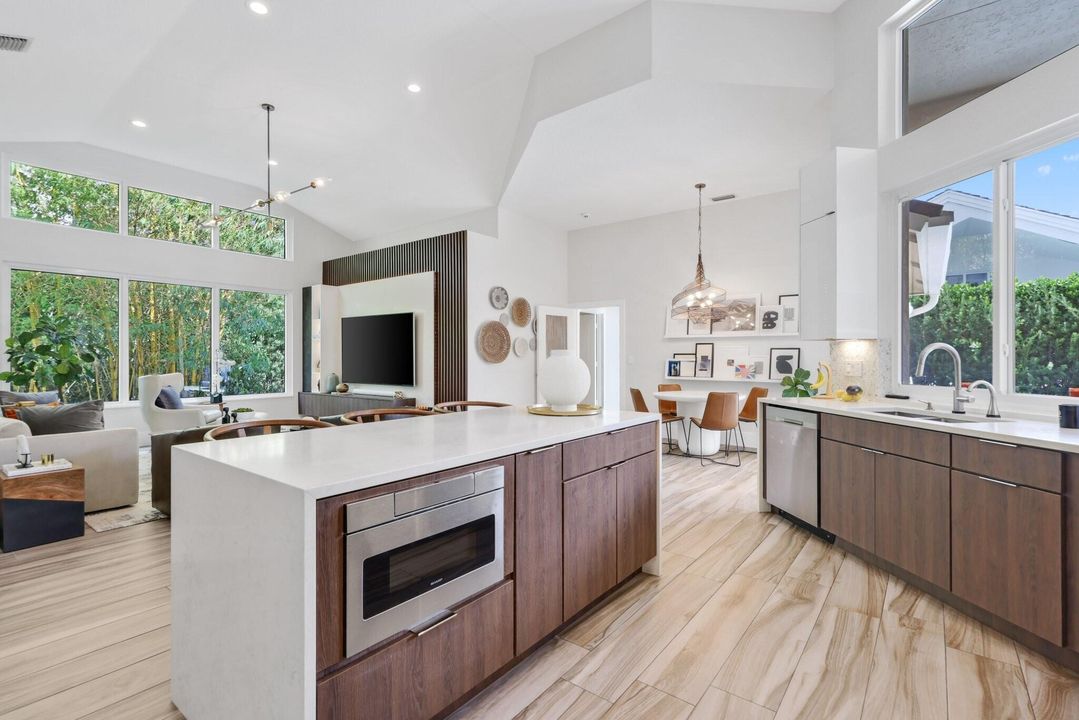 En Venta: $1,895,000 (4 camas, 2 baños, 2775 Pies cuadrados)