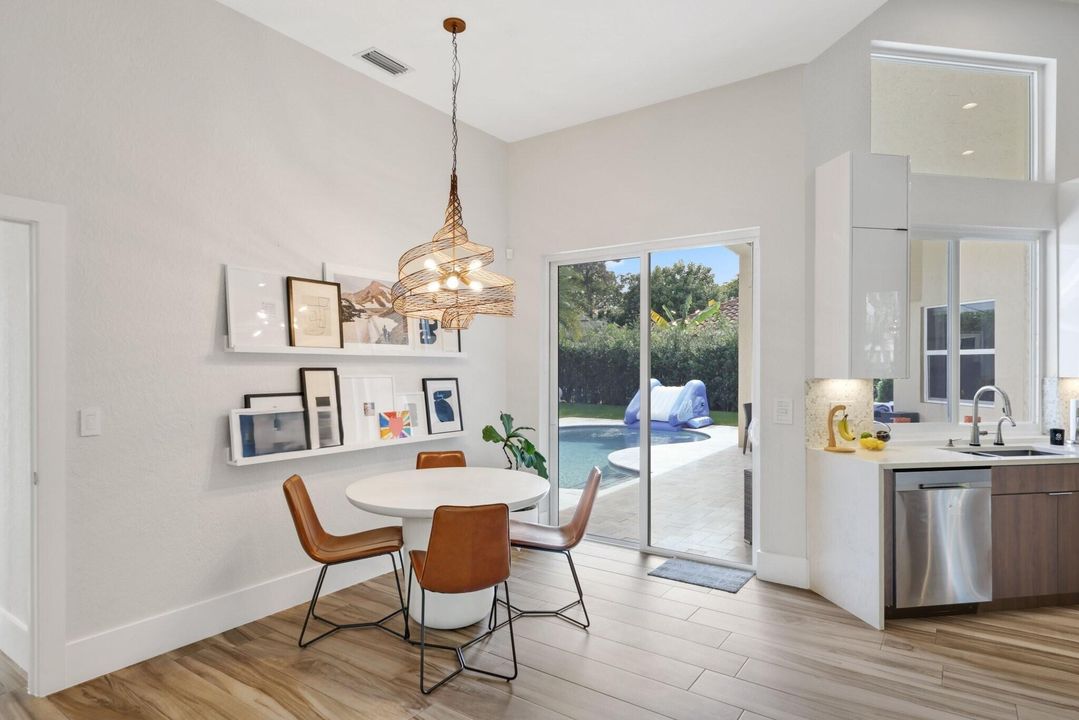 En Venta: $1,895,000 (4 camas, 2 baños, 2775 Pies cuadrados)