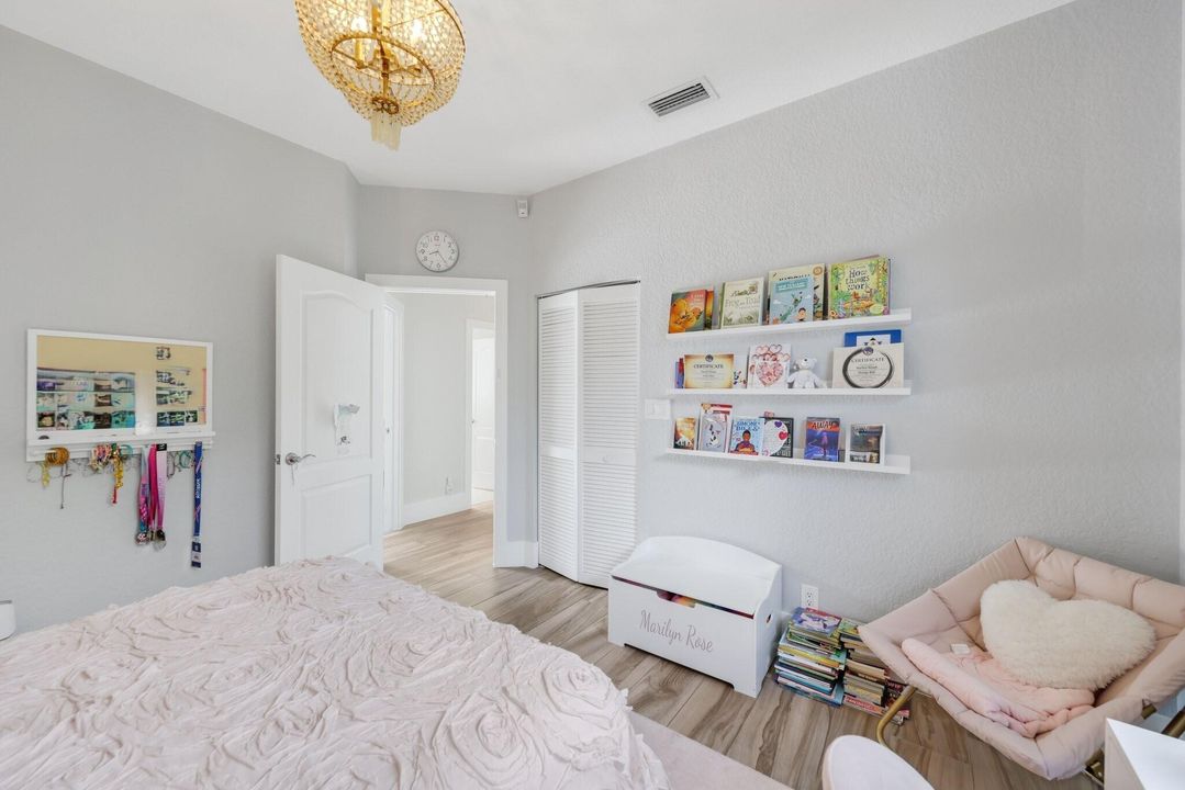 En Venta: $1,895,000 (4 camas, 2 baños, 2775 Pies cuadrados)