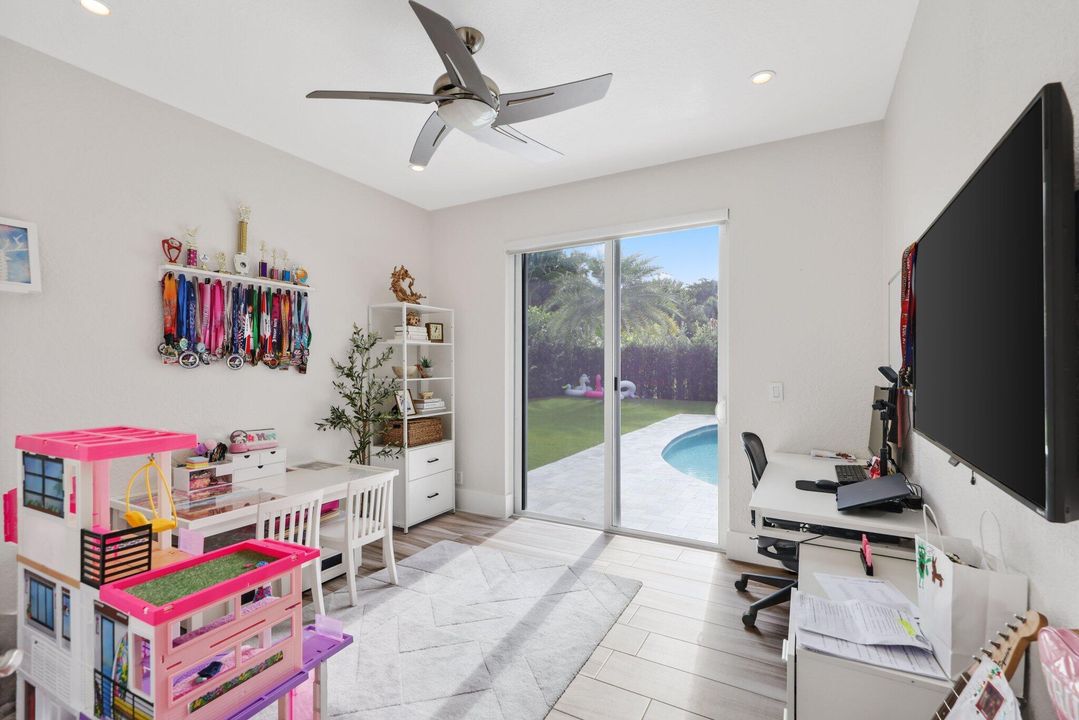 En Venta: $1,895,000 (4 camas, 2 baños, 2775 Pies cuadrados)