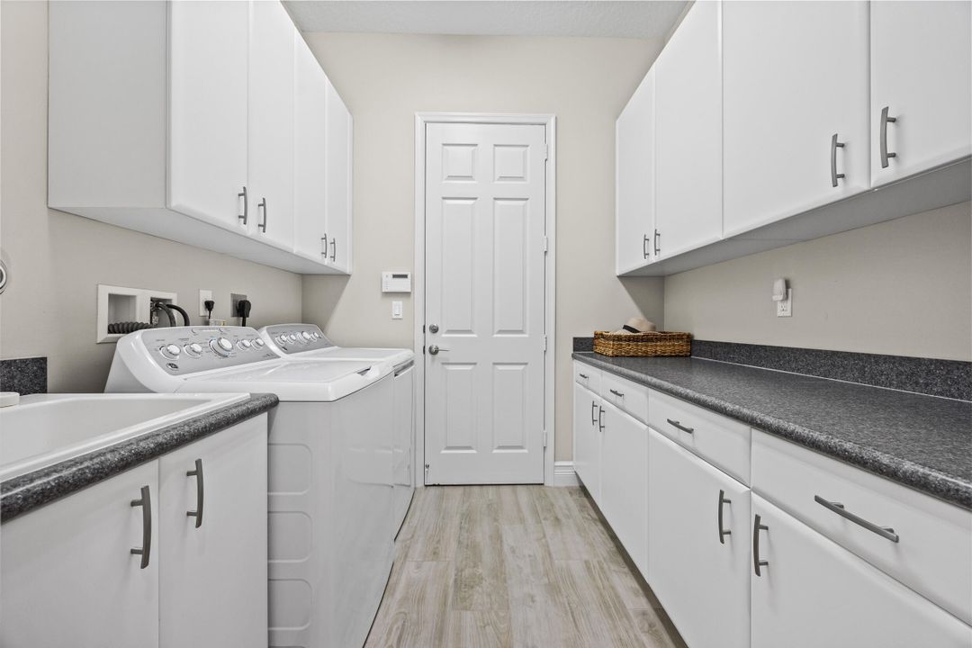 For Sale: $1,025,000 (3 beds, 3 baths, 2309 Square Feet)