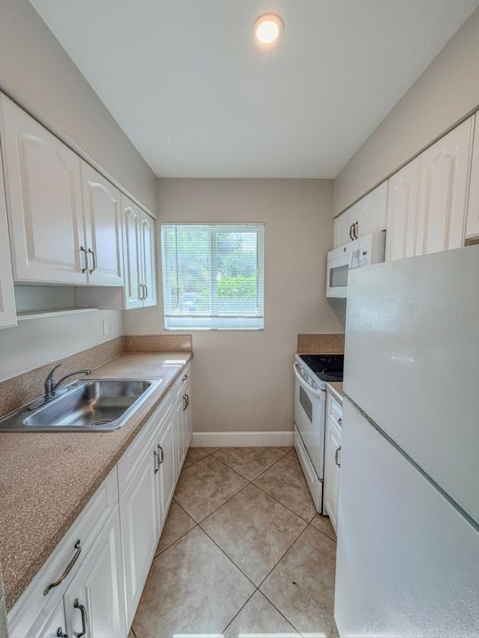 For Rent: $2,000 (1 beds, 1 baths, 650 Square Feet)