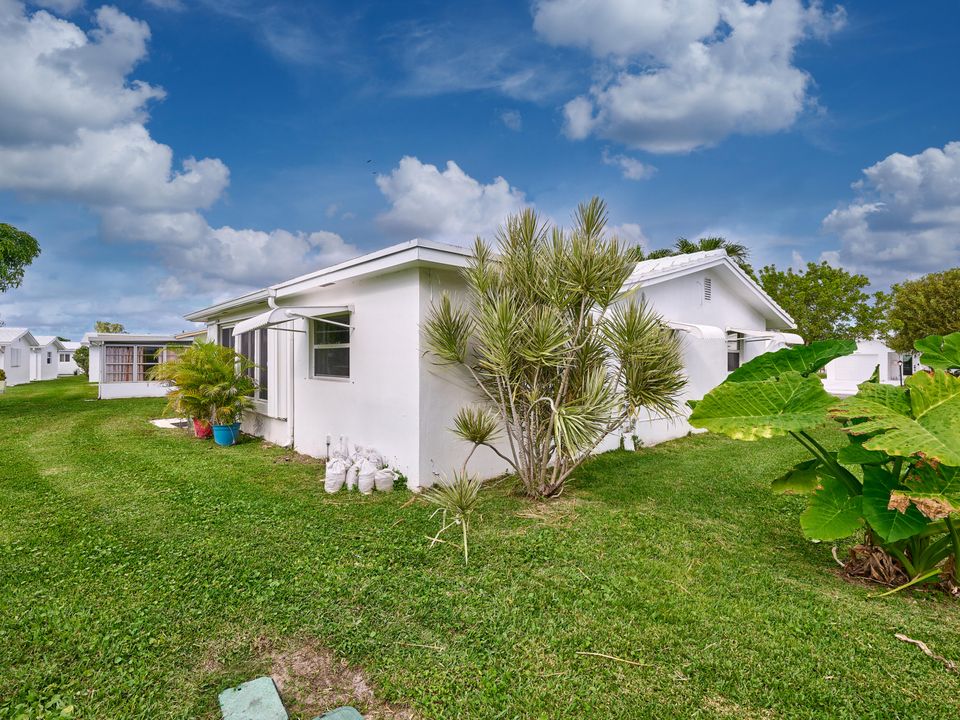 出租: $2,000 (2 贝兹, 1 浴室, 888 平方英尺)