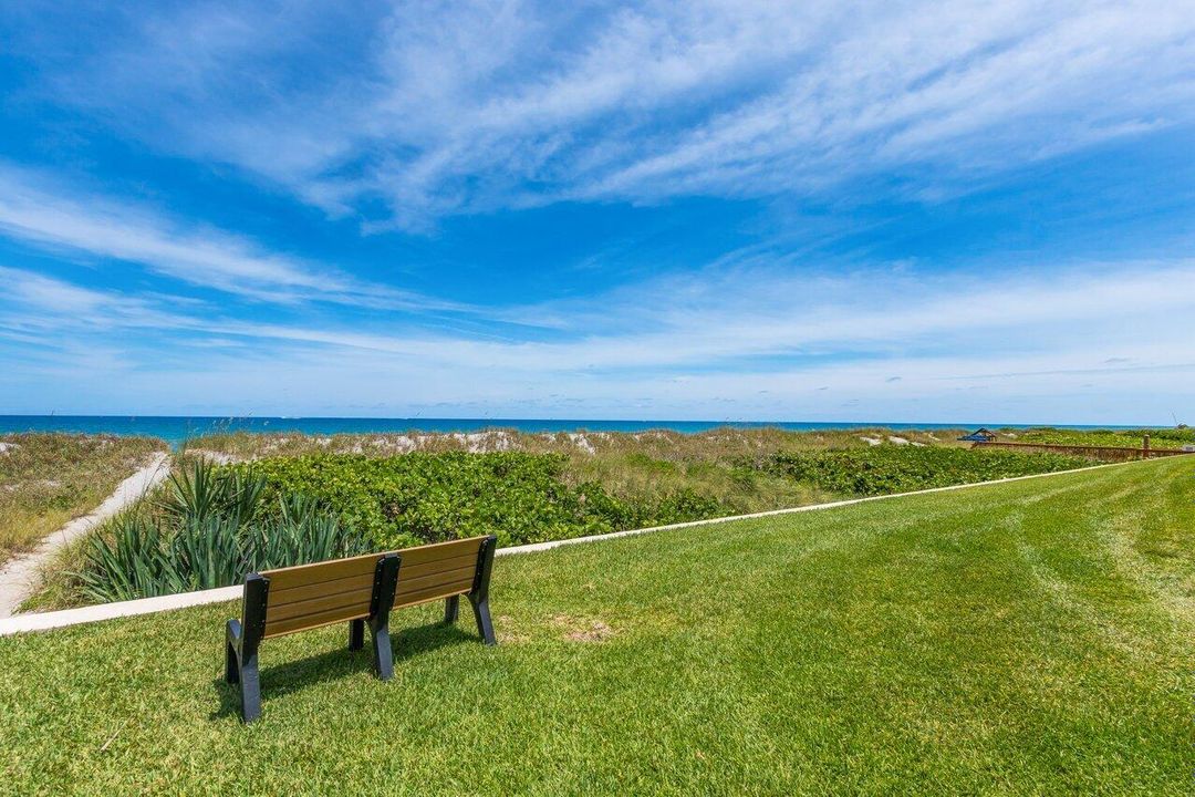 Active With Contract: $1,395,000 (2 beds, 3 baths, 2744 Square Feet)