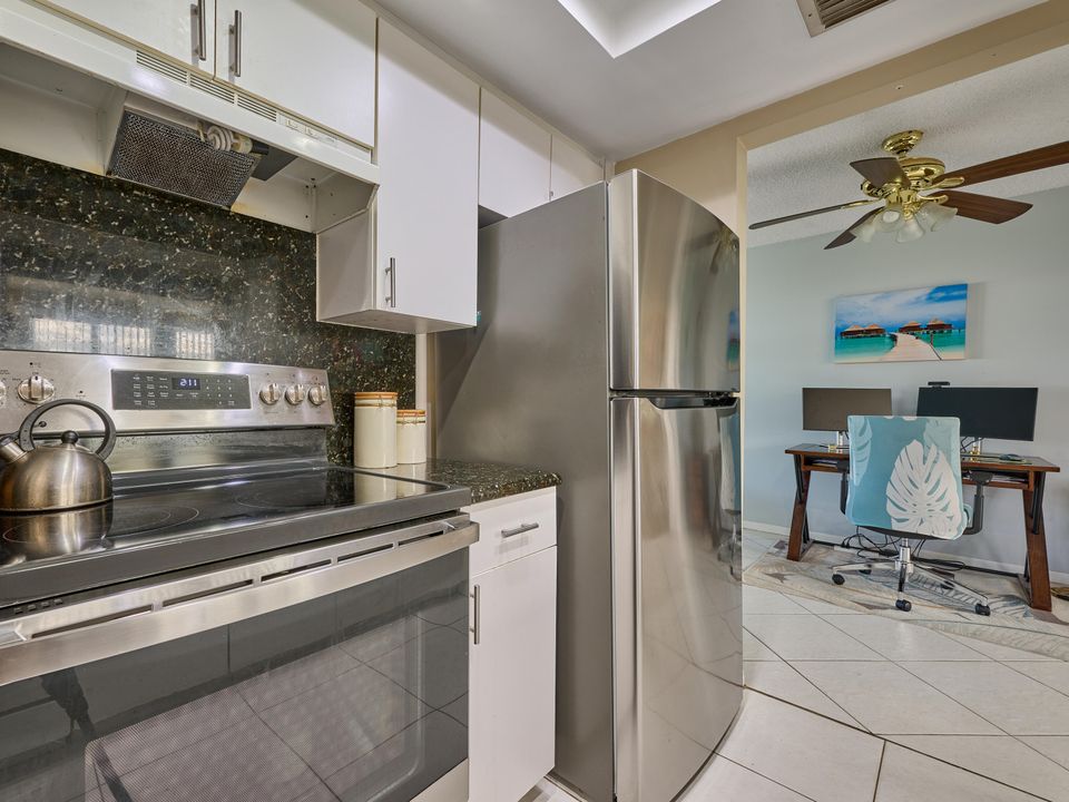 出租: $2,000 (2 贝兹, 1 浴室, 888 平方英尺)