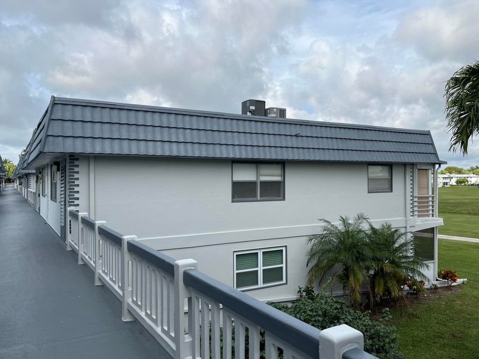 待售: $77,500 (1 贝兹, 1 浴室, 726 平方英尺)