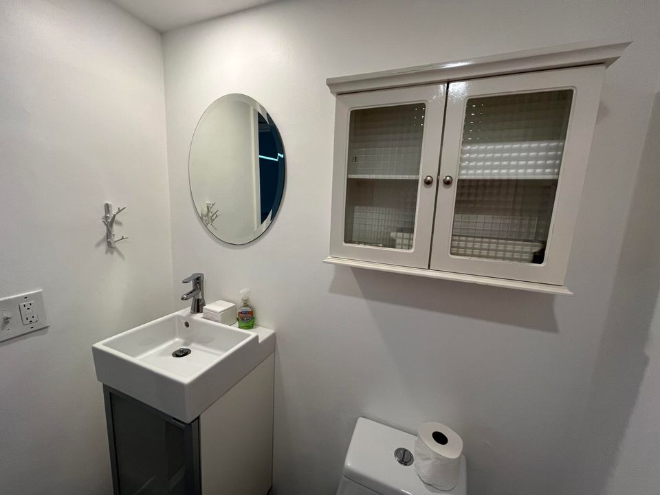 待售: $77,500 (1 贝兹, 1 浴室, 726 平方英尺)