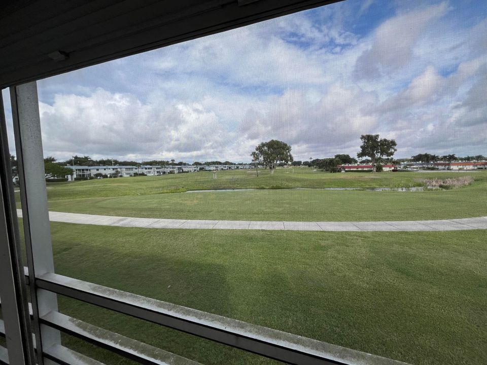 待售: $77,500 (1 贝兹, 1 浴室, 726 平方英尺)