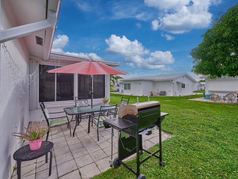 出租: $2,000 (2 贝兹, 1 浴室, 888 平方英尺)