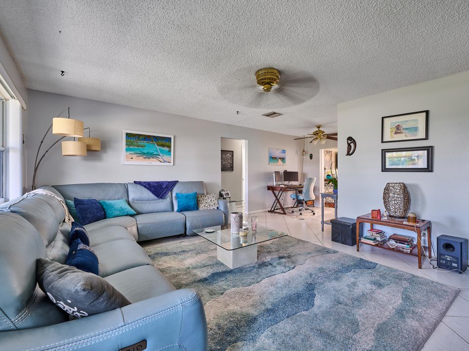 出租: $2,000 (2 贝兹, 1 浴室, 888 平方英尺)