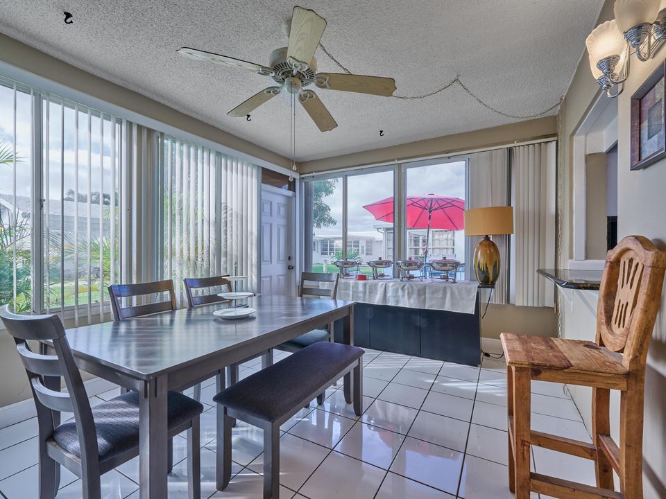 出租: $2,000 (2 贝兹, 1 浴室, 888 平方英尺)